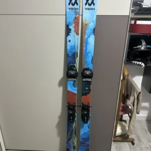 Sci freestyle/freeride Volkl Revolt 84 174cm usati
