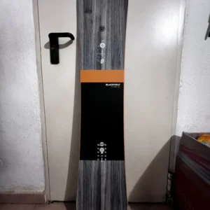Tavola snowboard blackhole escape 142 cm usata